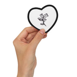 embroidered patches white heart 3.1x2.8 front 63d28dbe93975